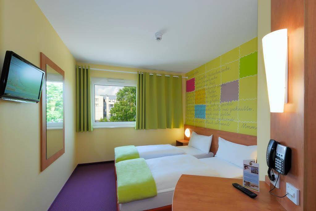 B&B Hotel Stuttgart-Vaihingen ภายนอก รูปภาพ